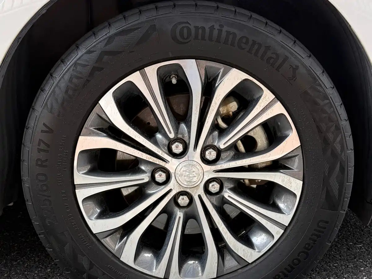 Photo 10 - Buick GL8