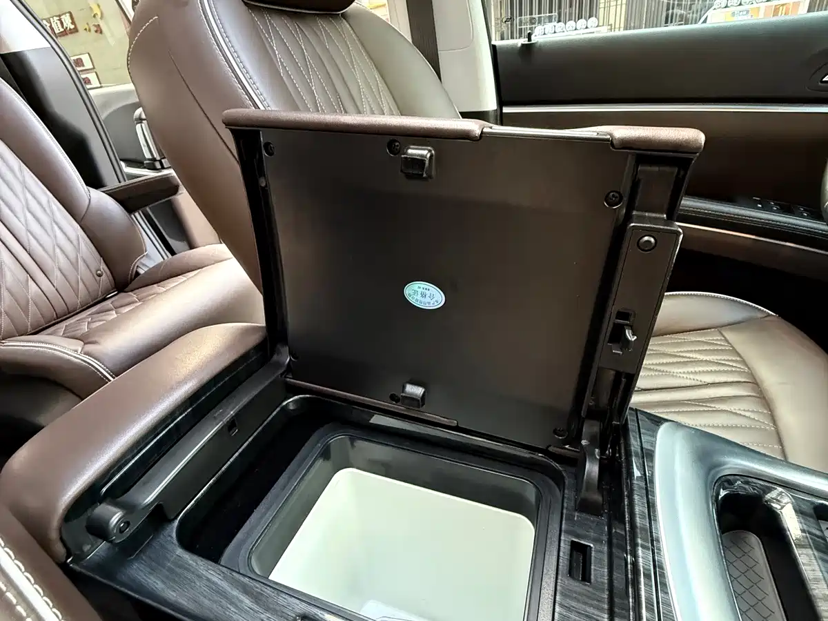 Photo 14 - Buick GL8