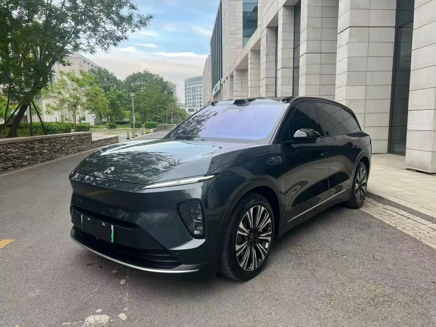 Nio ES8