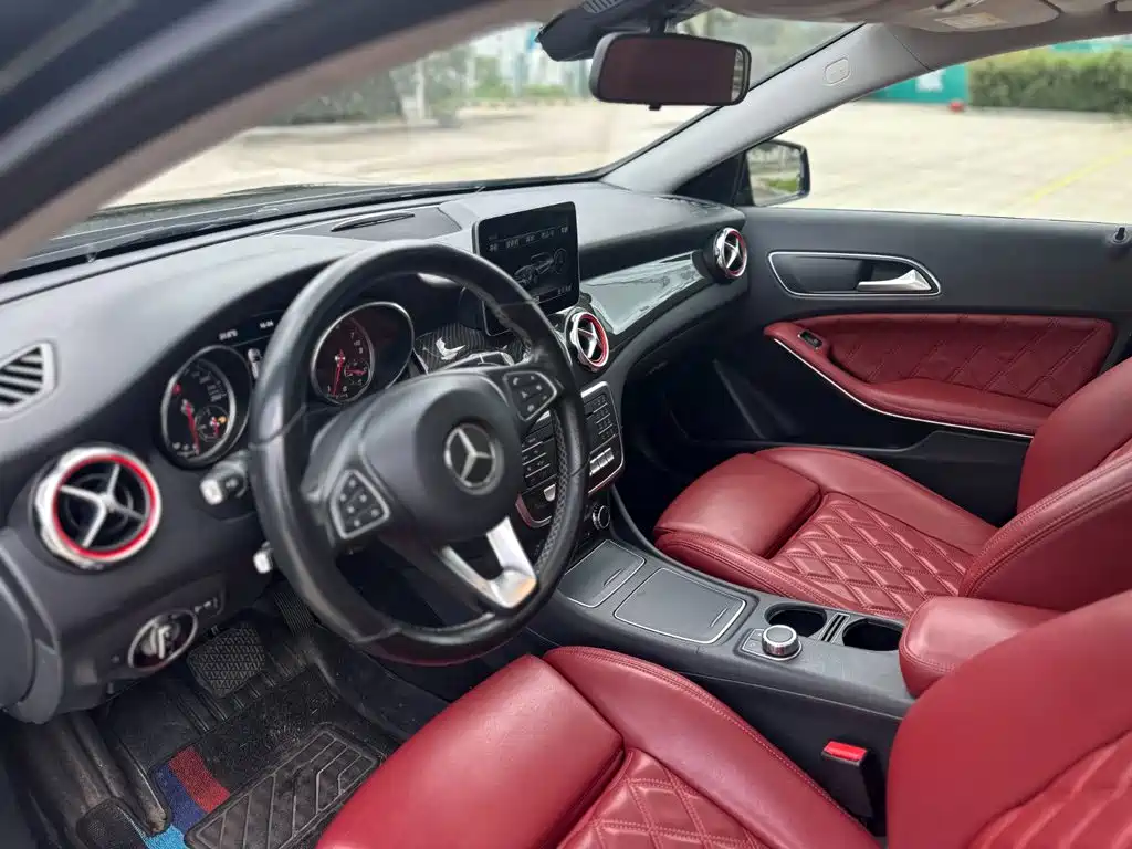 Фото 10 - Mercedes-Benz GLA
