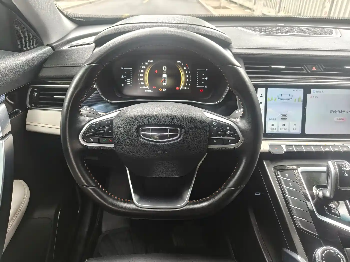 Фото 9 - Geely Boyue