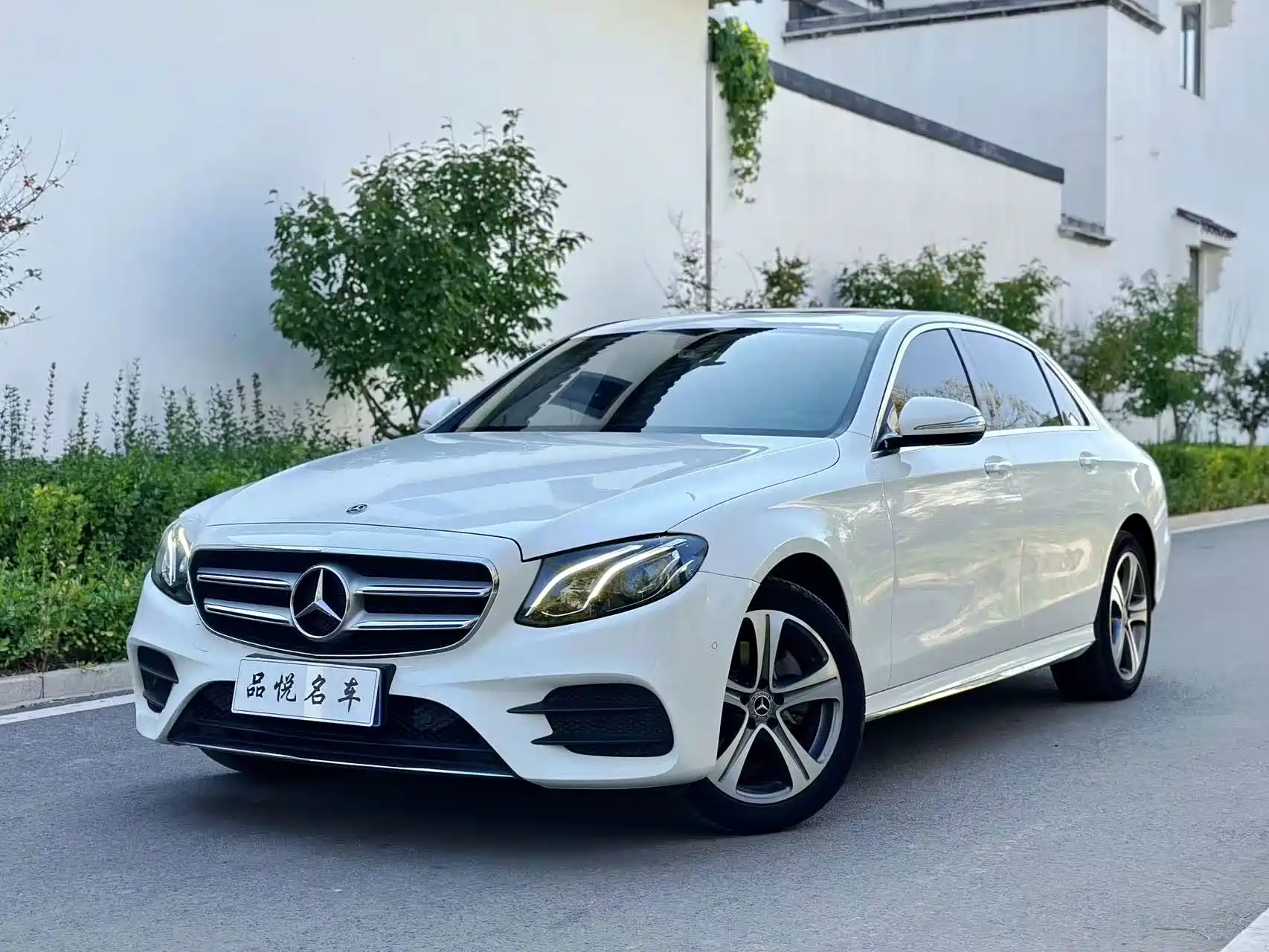 Фото 1 - Mercedes-Benz E-Class