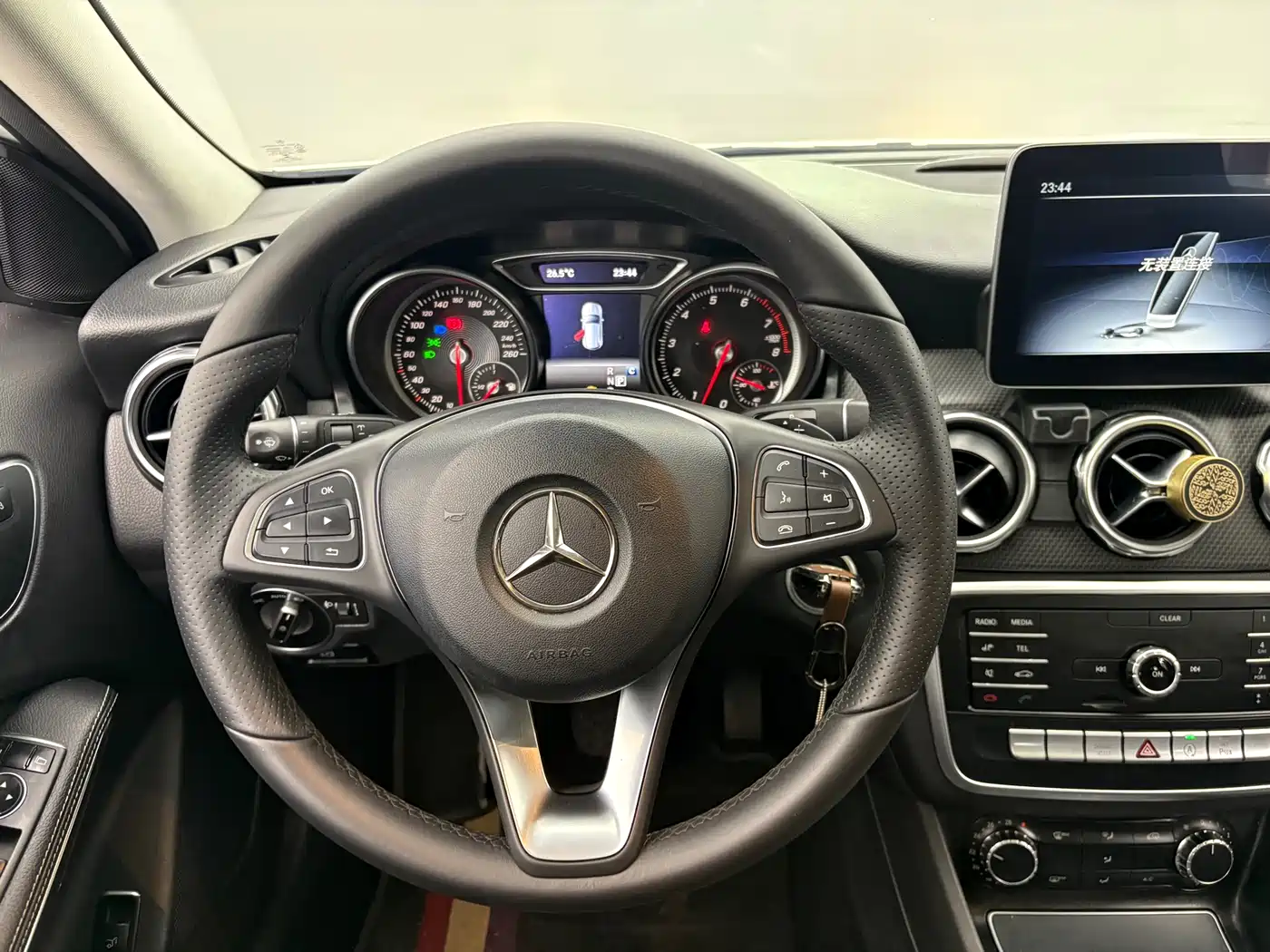 Mercedes-Benz GLA 2018 GLA 200 Dynamic фото 11