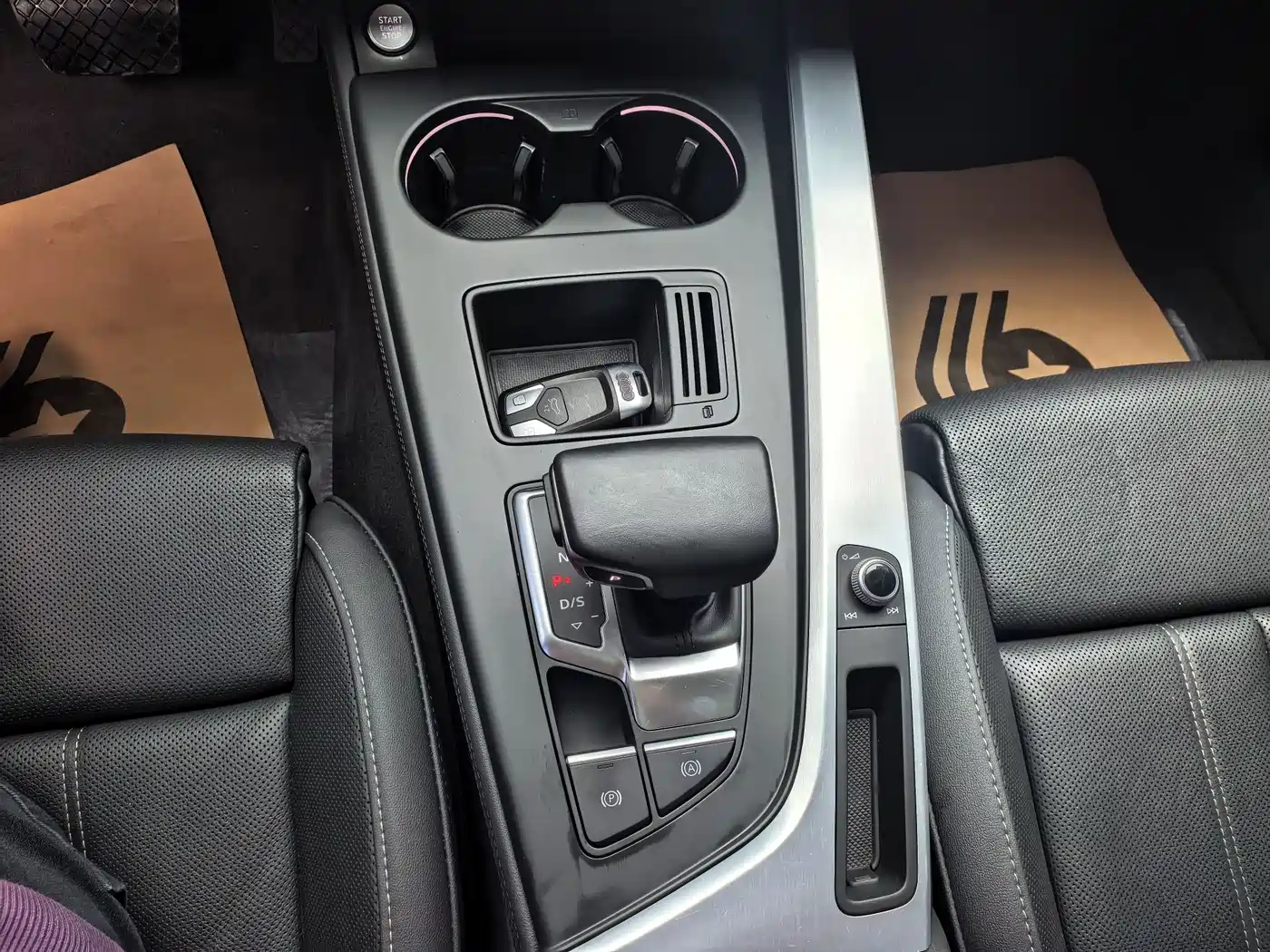 Audi A4L 2022 40 TFSI Luxury Dynamic фото 10
