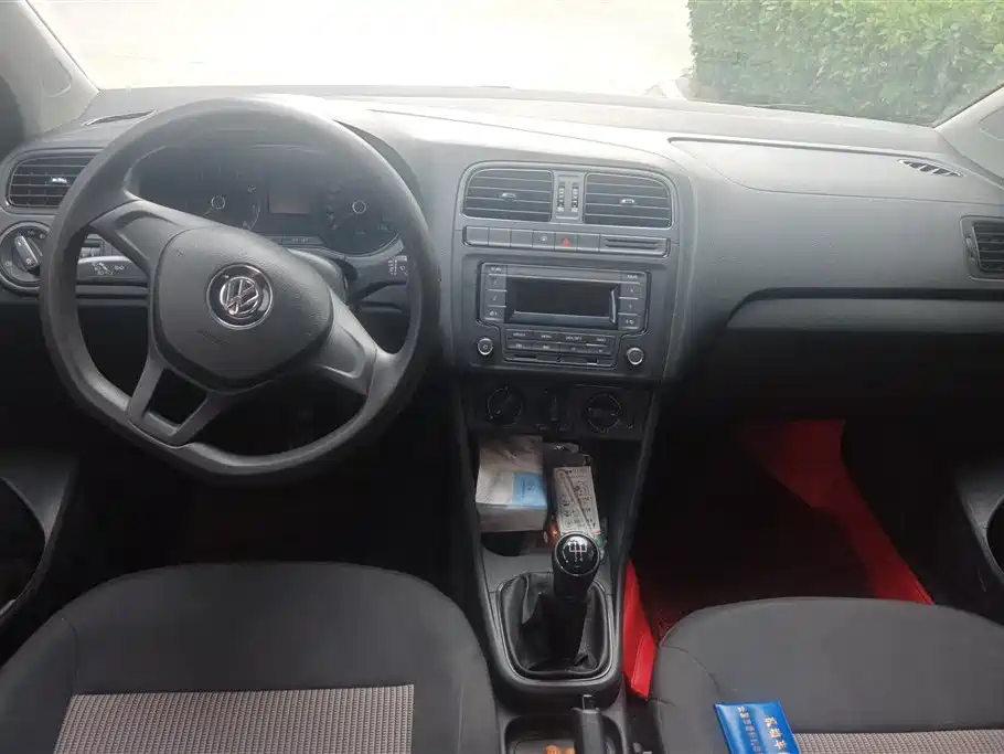 Volkswagen Polo 2014 1.4L Manual Trend Edition фото 12