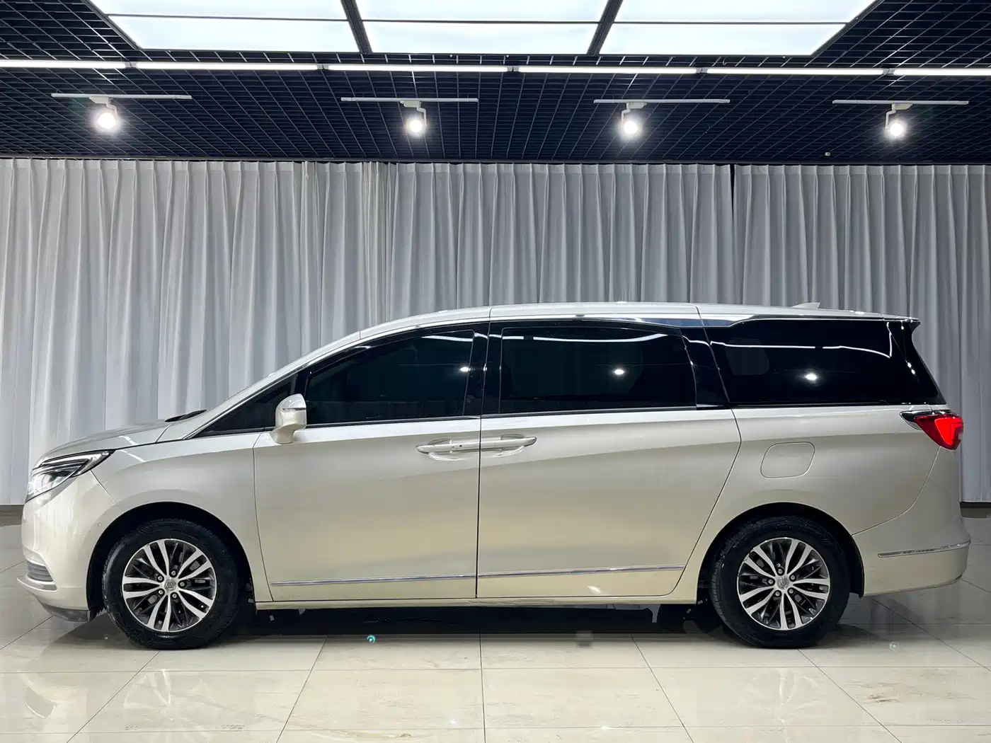 Buick GL8 2017 ES 28T Flagship China V фото 4