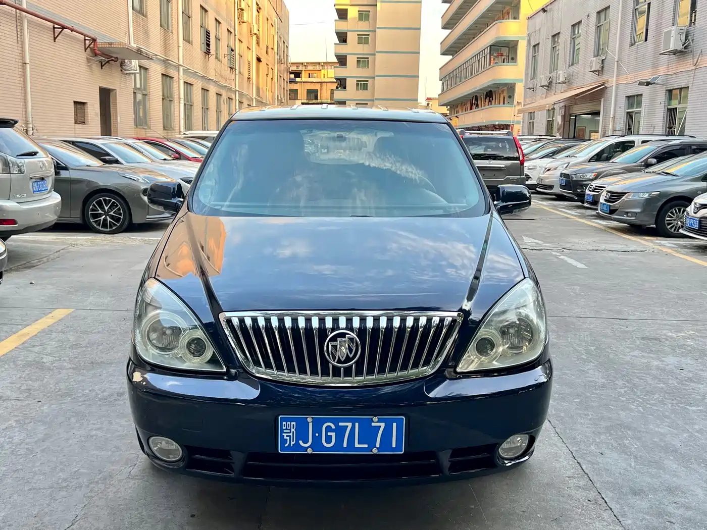 Buick GL8 2011 2.4L LT Executive Edition фото 2