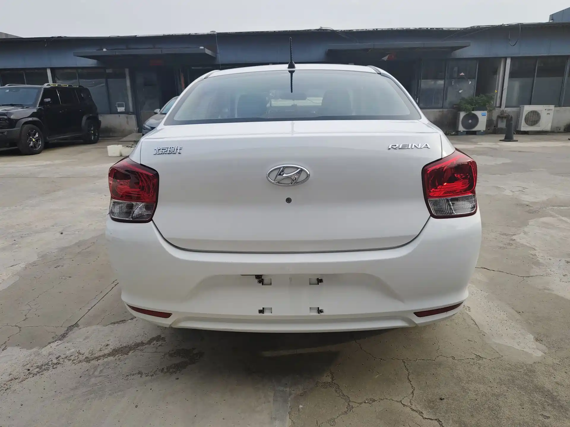 Photo 8 - Hyundai Verna