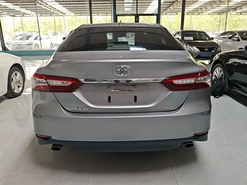 Фото 6 - Toyota Camry