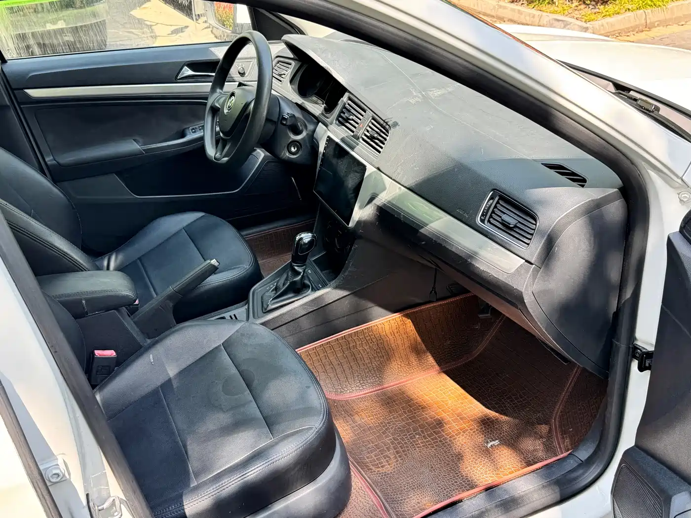 Volkswagen Lavida Tour 2015 1.6L Automatic Trend Edition фото 10