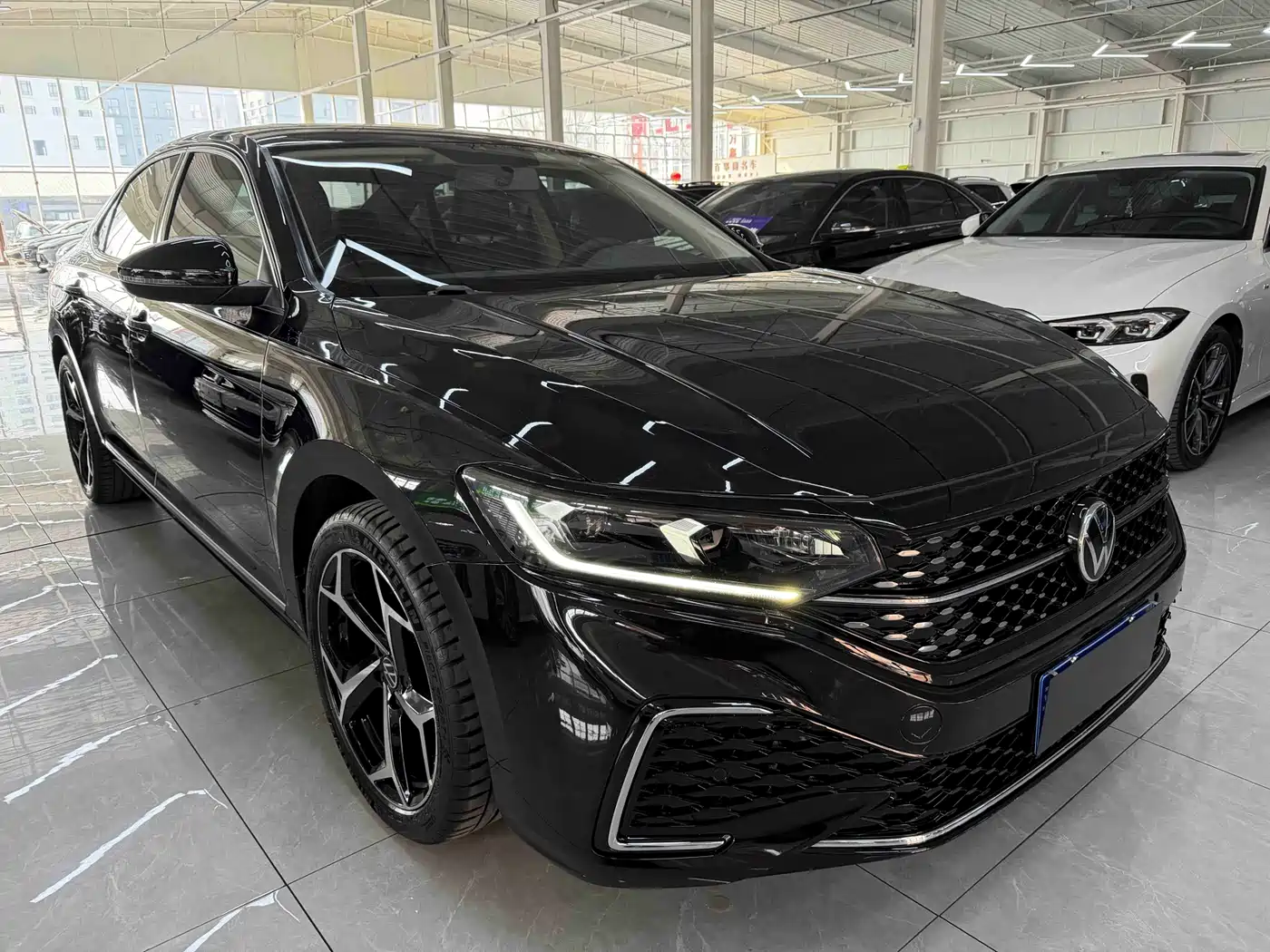 Volkswagen Passat 2022 280TSI Elite Edition фото 3