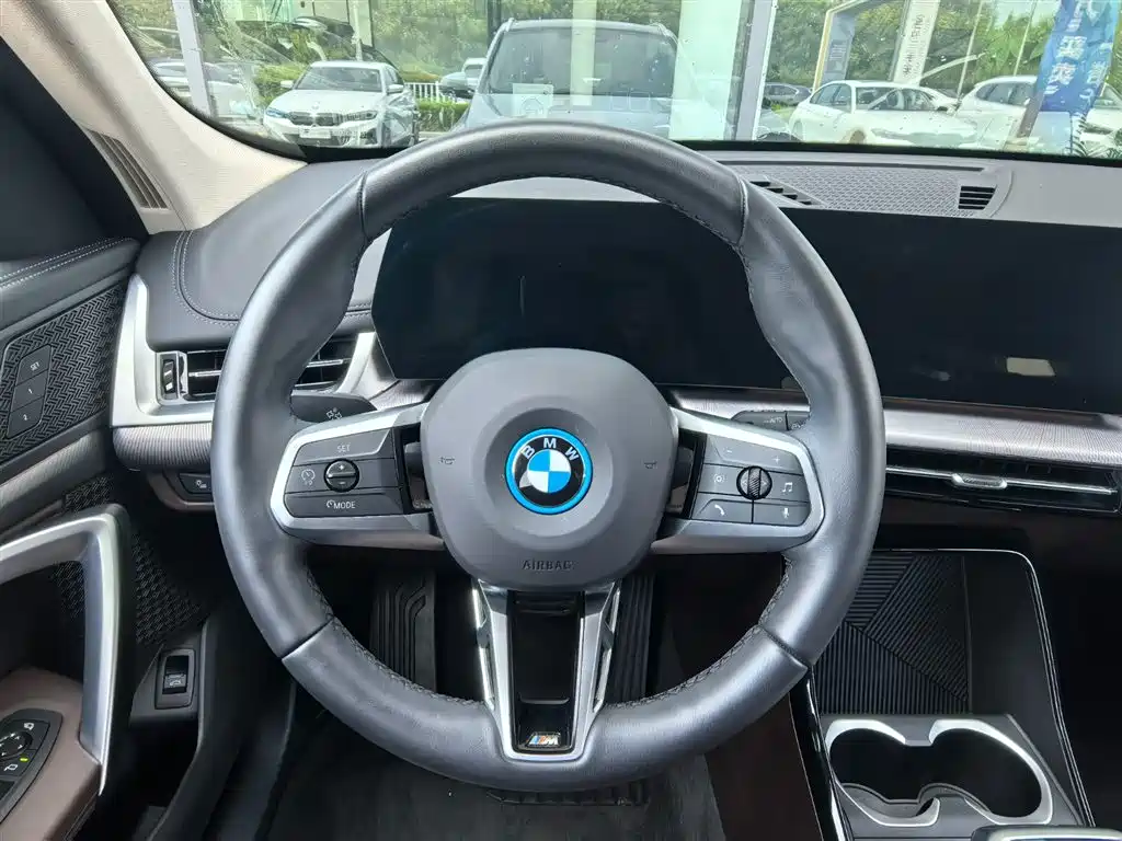 BMW iX1 2025 2025 eDrive25L M Sport Package