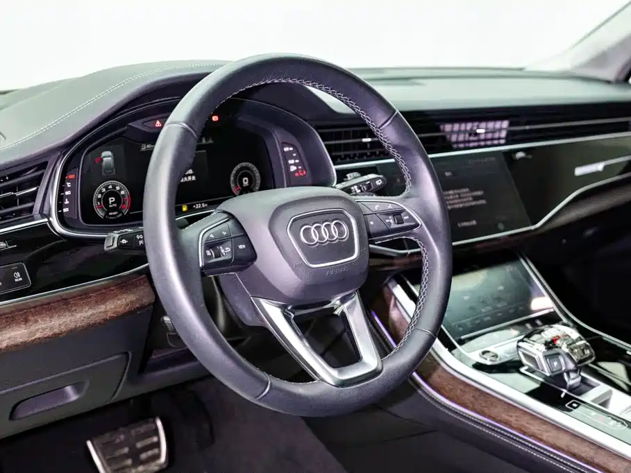 Фото 13 - Audi Q7