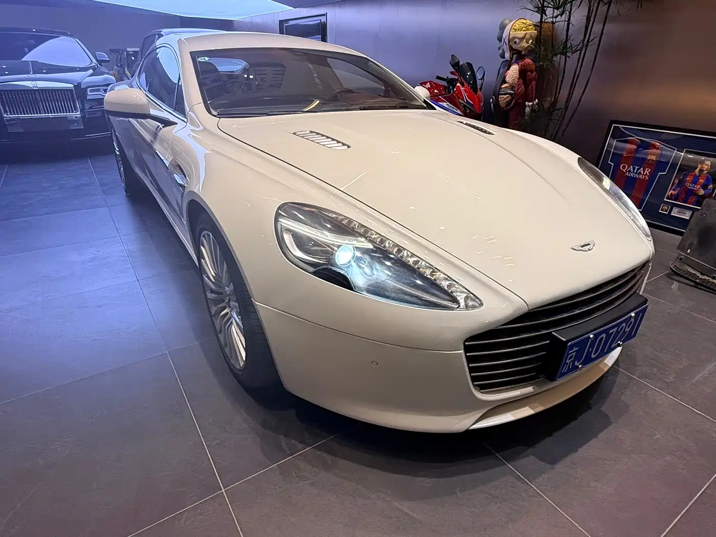 Aston Martin Rapide 2013 6.0L S фото 4