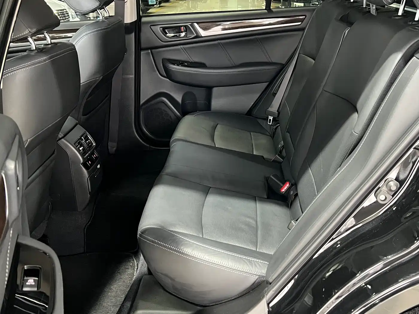 Subaru Outback 2016 2.5i Luxury Navigation Edition фото 18