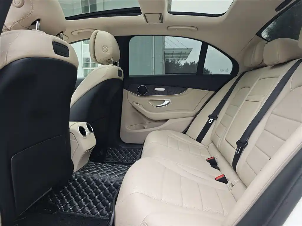 Mercedes-Benz C-Class 2015 Facelift C 200 L Sport фото 11