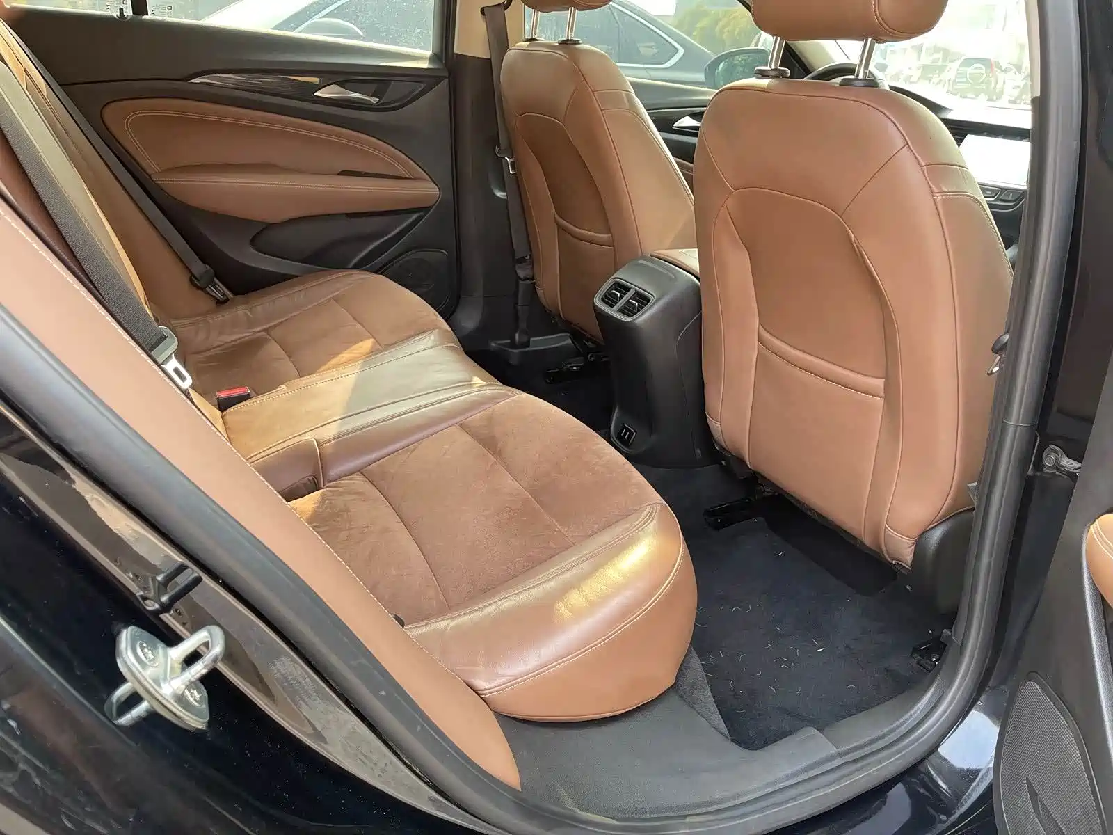Photo 15 - Buick Regal