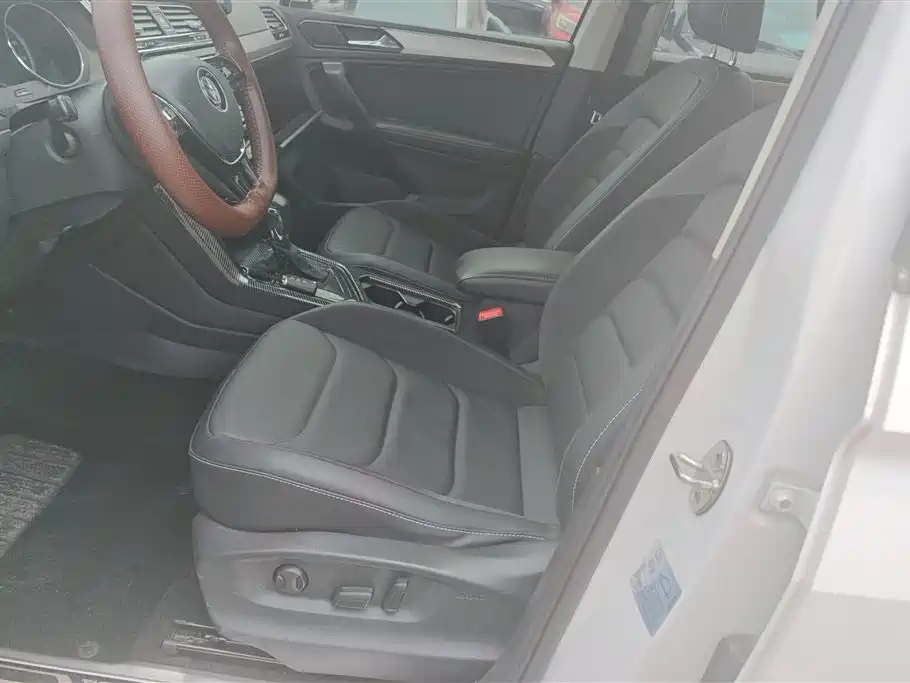 Volkswagen Tiguan L 2019 330TSI Auto 2WD Panorama Comfort Edition China V фото 9