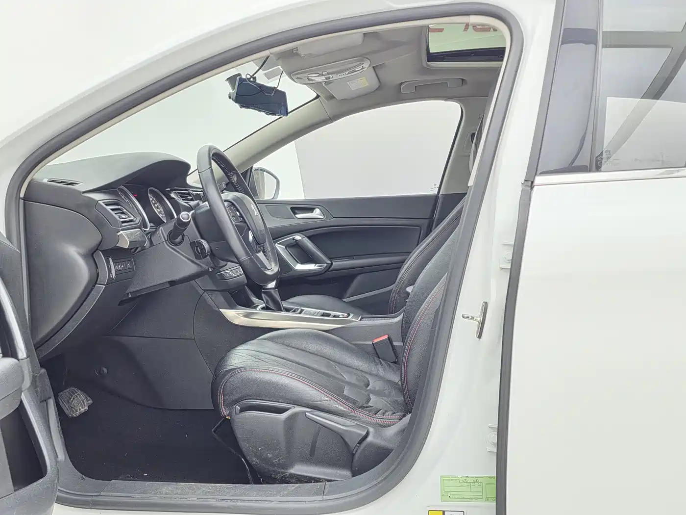Peugeot 408 2015 Model 1.2T Automatic Luxury Edition фото 9