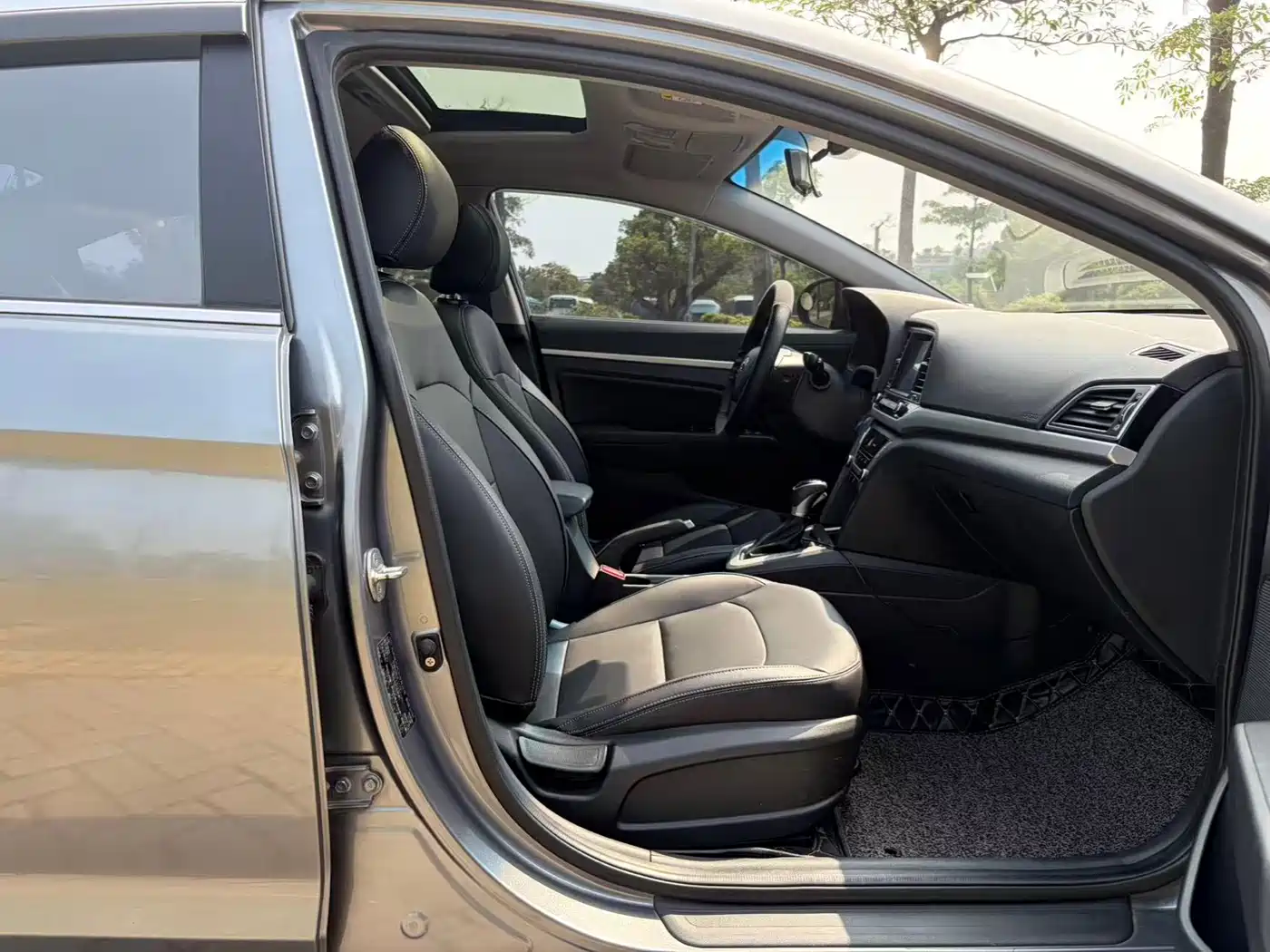 Hyundai Elantra 2018 1.6L Automatic 15th Anniversary Special Edition фото 10