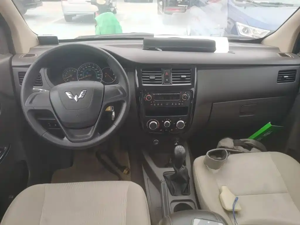 Wuling Motors Wuling Rongguang V 2015 2015 1.5L Basic