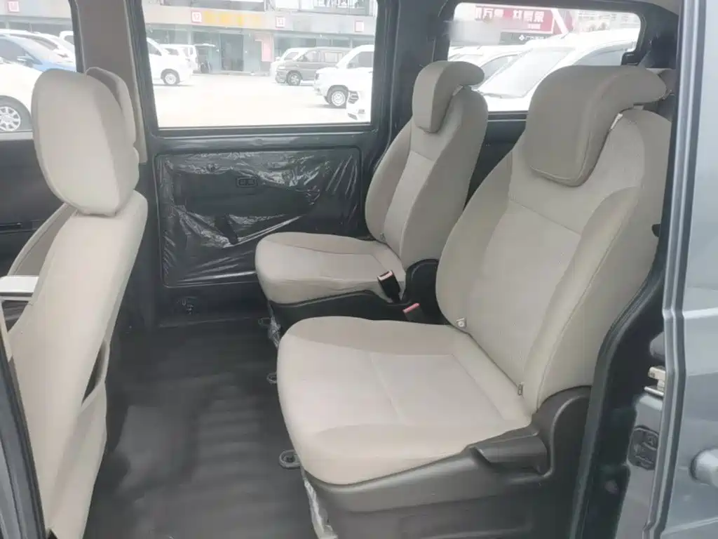 Wuling Motors Wuling Rongguang V 2015 2015 1.5L Basic
