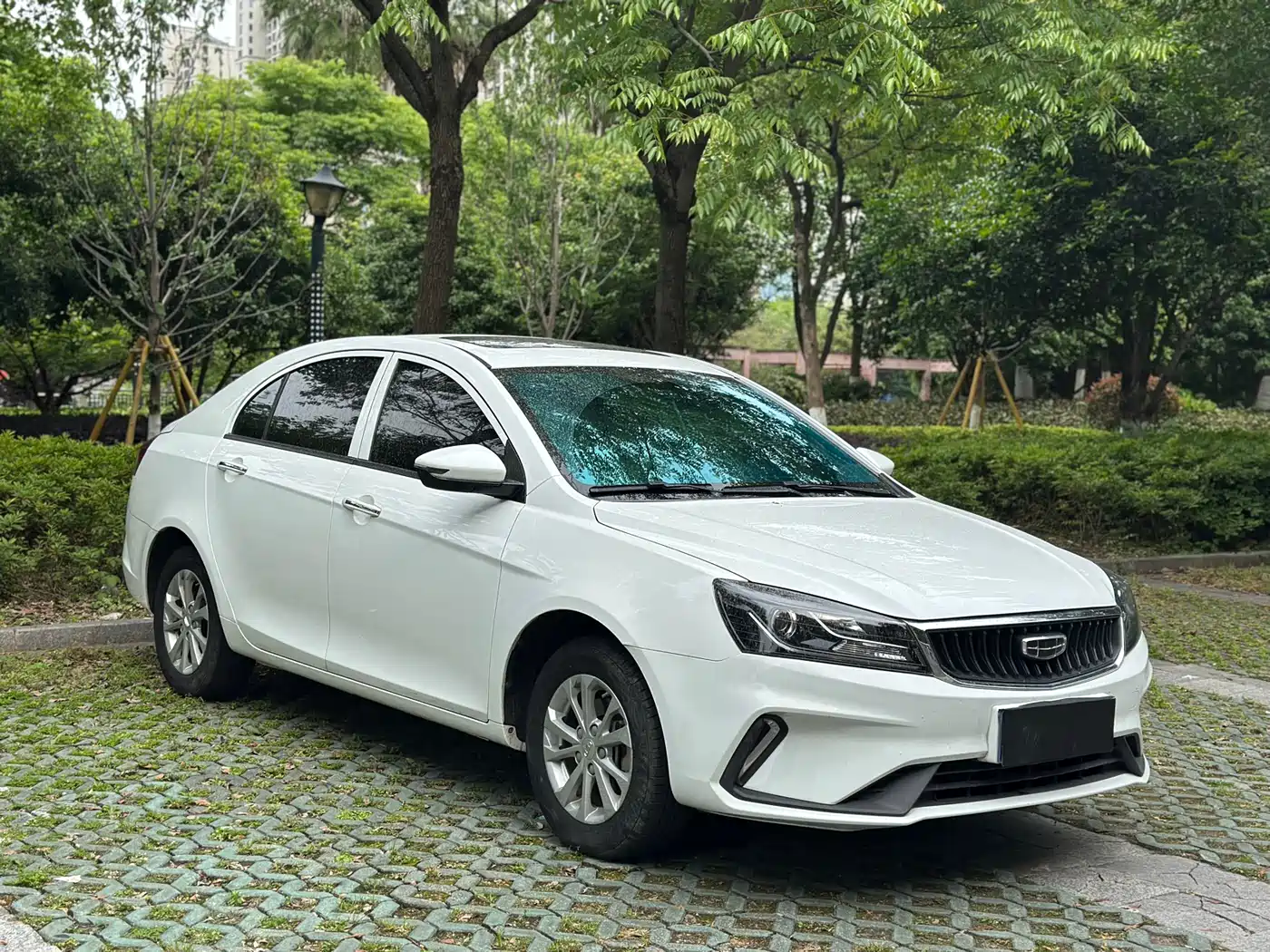 Photo 3 - Geely Emgrand