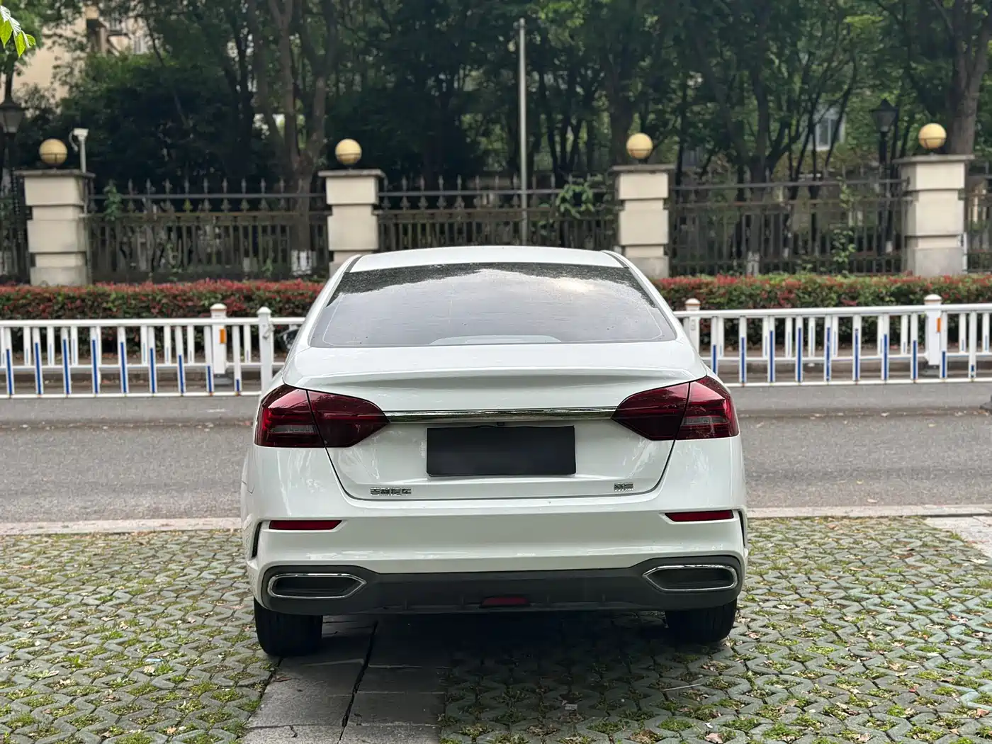 Photo 5 - Geely Emgrand