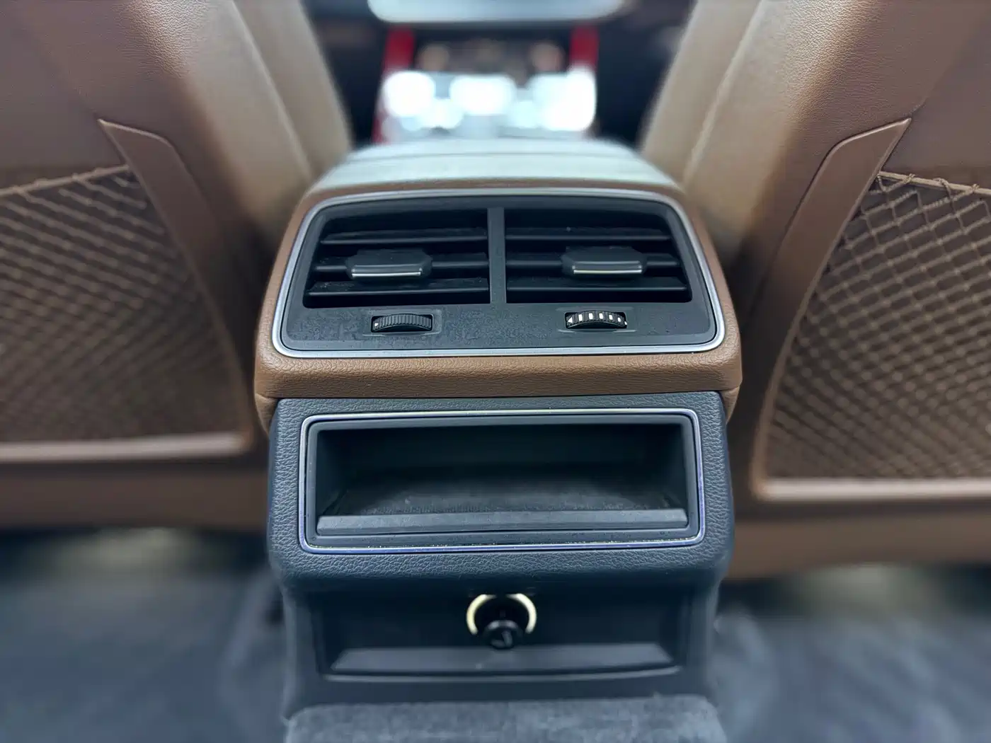 Фото 16 - Audi A6L