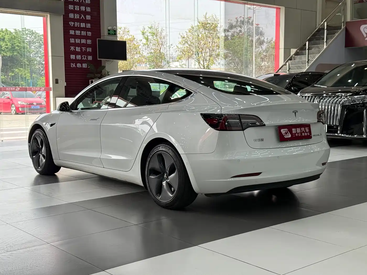 TESLA MODEL 3