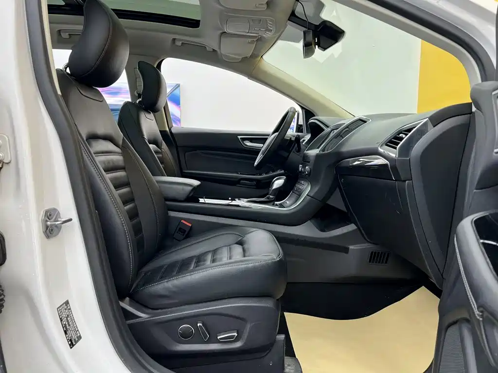 Фото 21 - Ford Edge