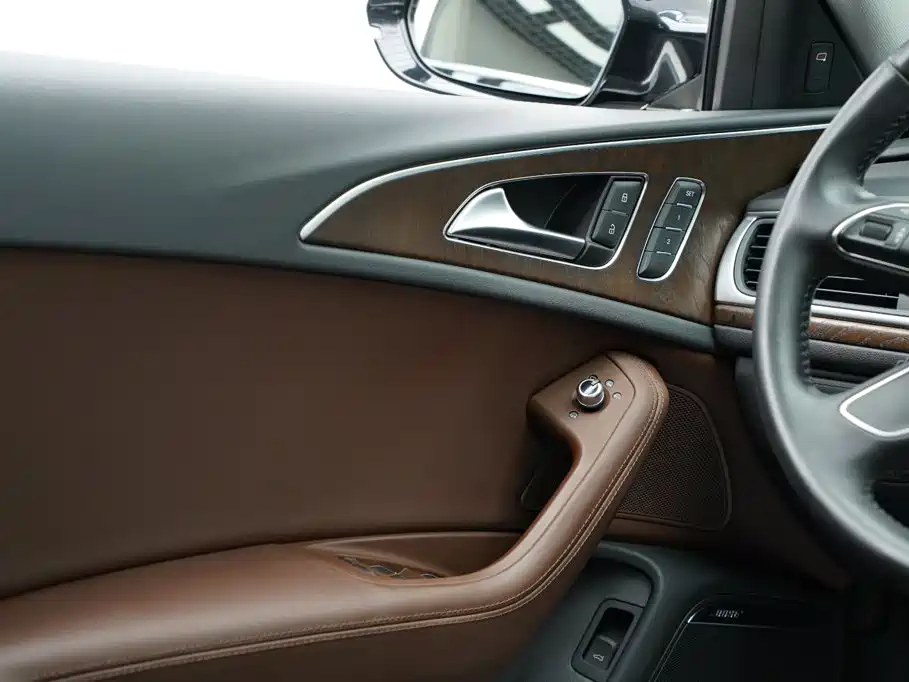 Фото 36 - Audi A6L