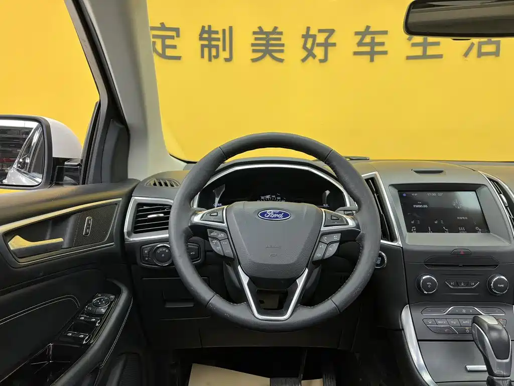 Фото 28 - Ford Edge