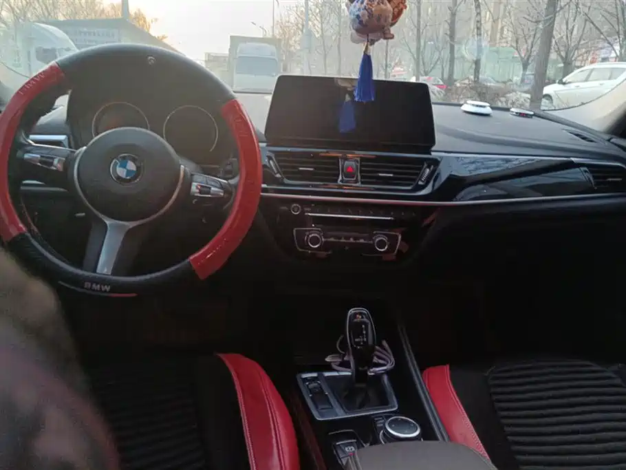 BMW 1 Series 2023 120i M Sport Shadow Edition фото 12