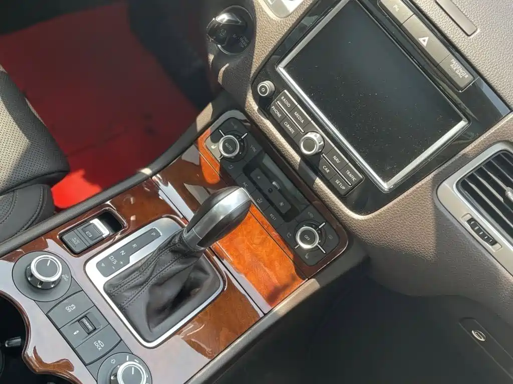 Фото 2 - Volkswagen Touareg