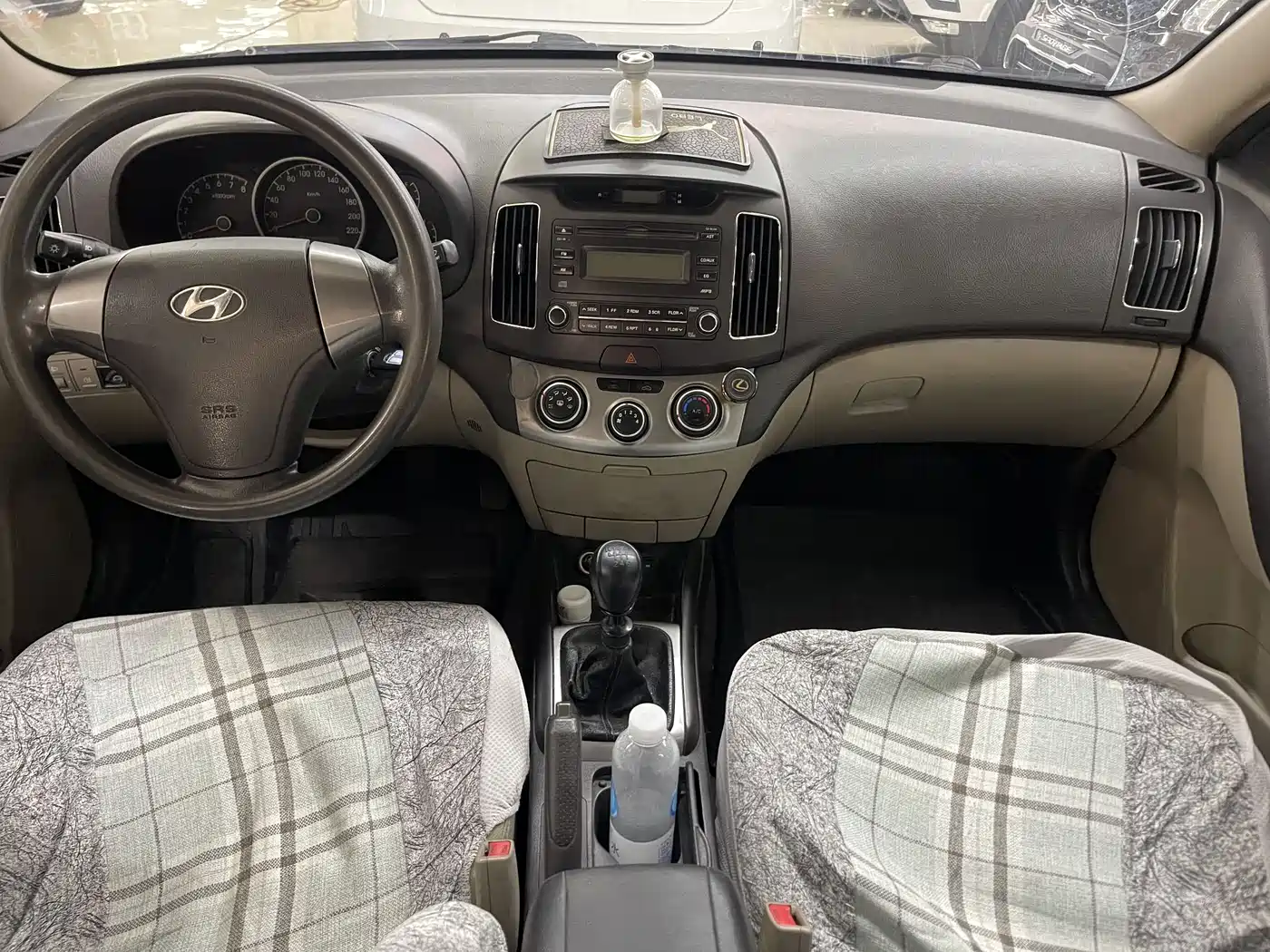 Hyundai Elantra 2016 1.6L Manual Family Joy Edition фото 4