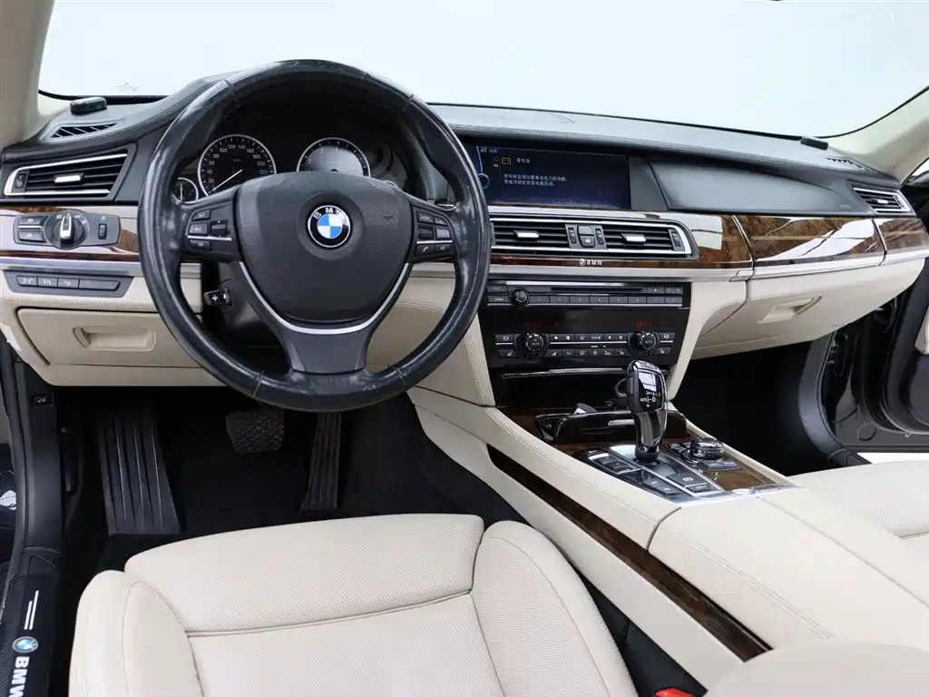 BMW 7 Series 2010 760Li фото 12