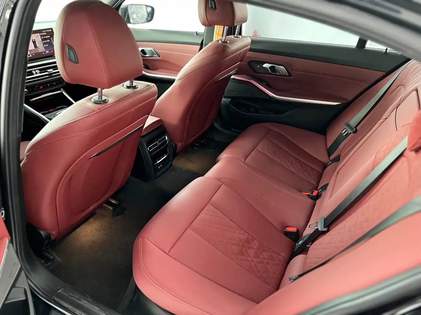 BMW 3 Series 2023 330Li M Sport Dark Night Package фото 5