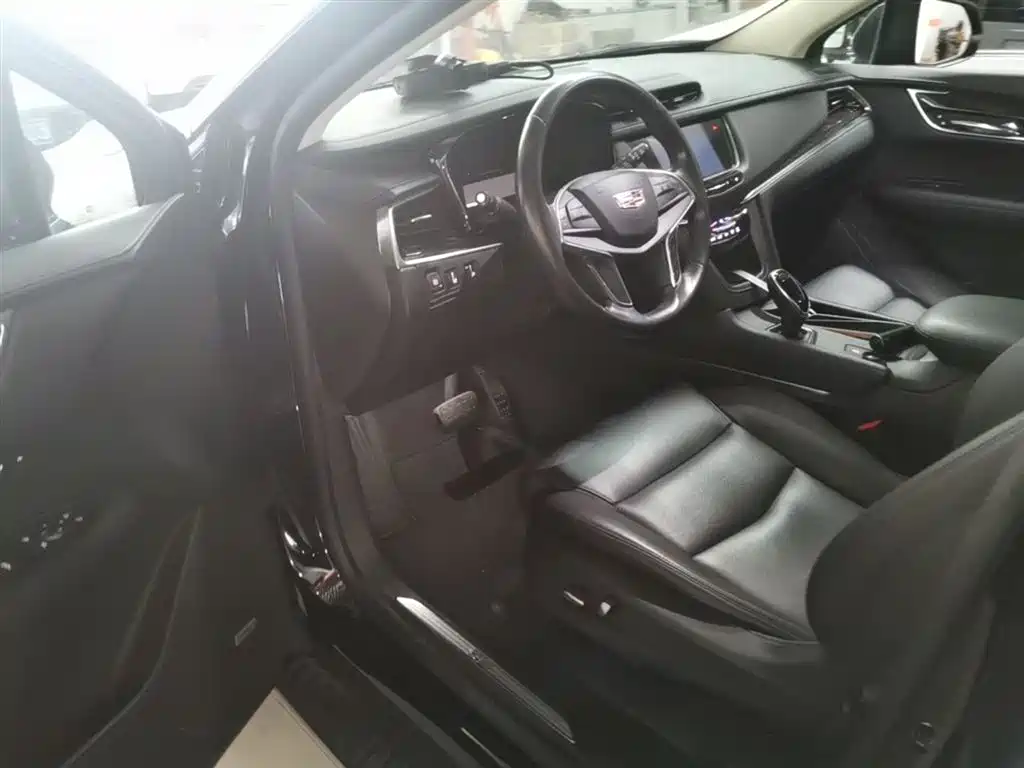 Cadillac XT5 2016 25T Luxury Model фото 16