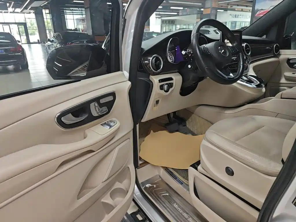 Mercedes-Benz V-Class 2017 2016 V 260 Navigator