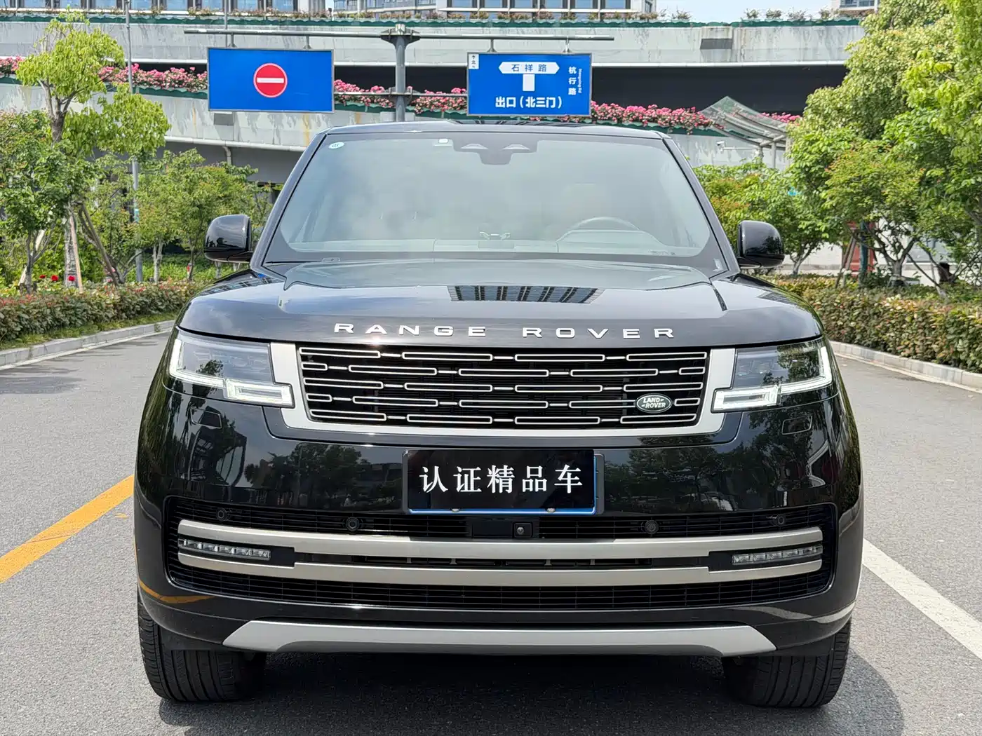 Land Rover Range Rover 2024 3.0 L6 400PS Golden Age Extended 7-Seater фото 2