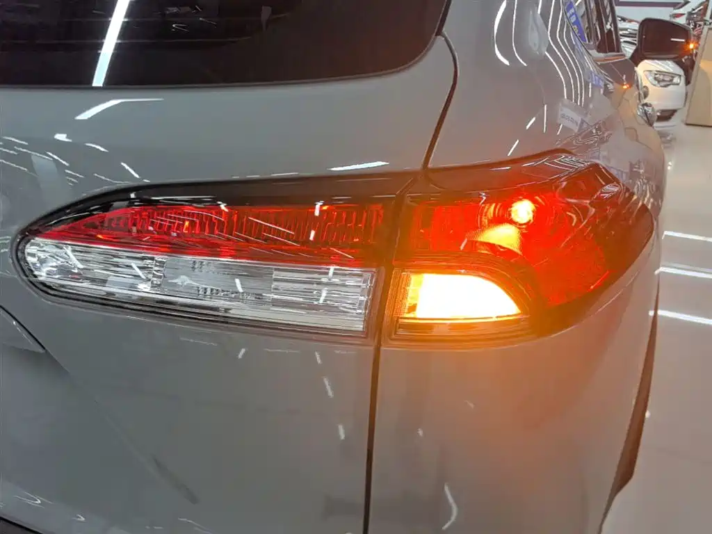 Toyota Corolla Cross 2023 2.0L Elite Edition фото 8