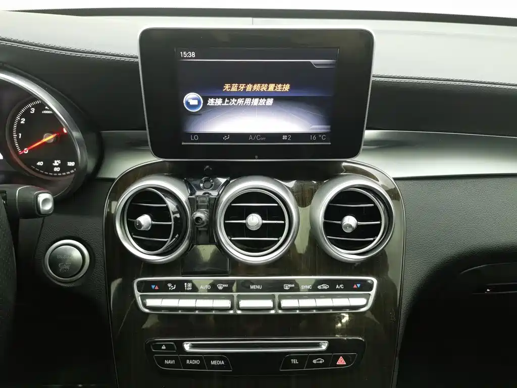 Photo 12 - Mercedes-Benz GLC