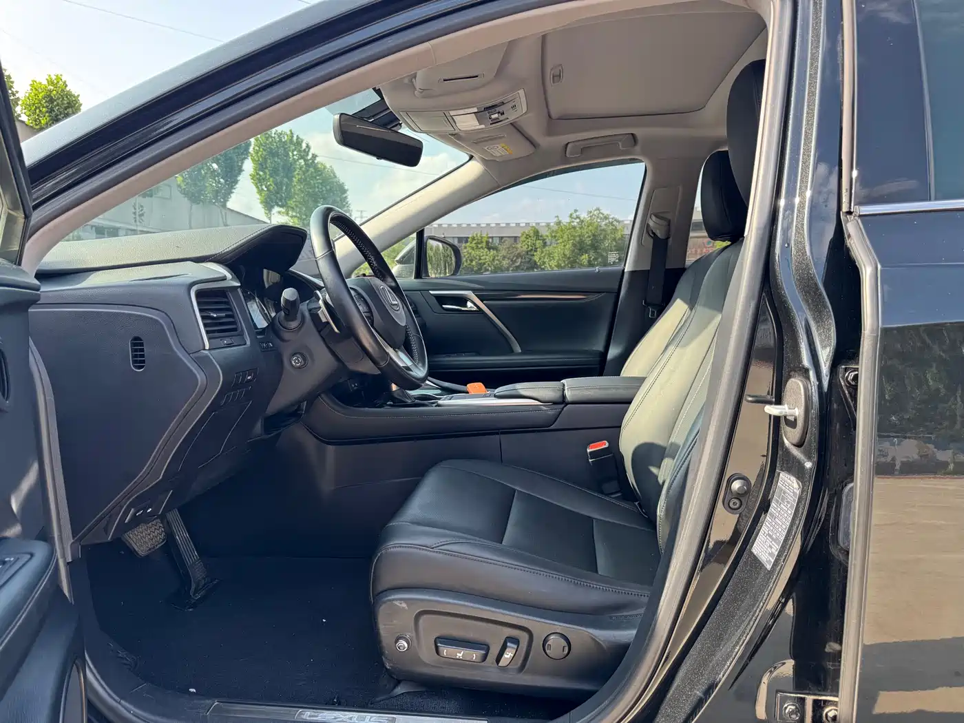 Фото 8 - Lexus RX