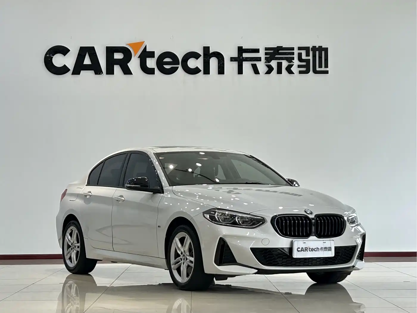 BMW 1 Series 2021 120i M Sport Shadow Edition фото 3