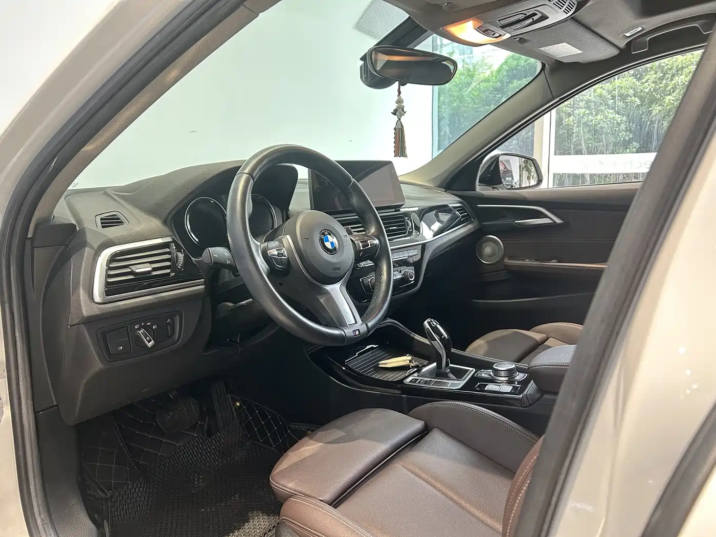 BMW 1 Series 2021 120i M Sport Shadow Edition фото 6