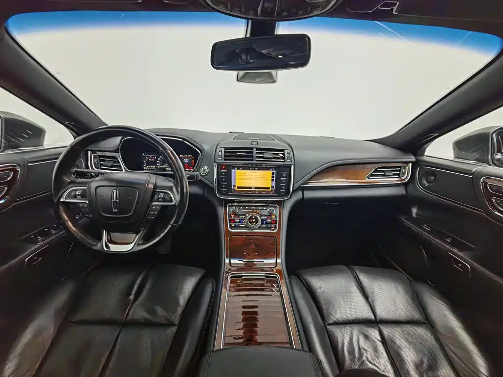 Photo 5 - Lincoln Continental