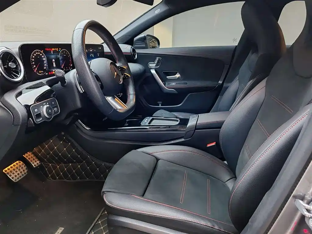 Mercedes-Benz CLA (Import) 2025 CLA 200 Shooting Brake фото 8
