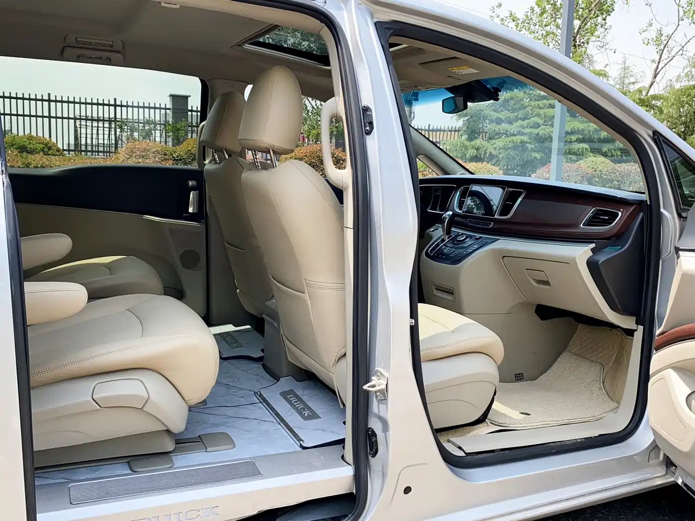 Buick GL8 2015 2.4L Luxury Business Exclusive Edition фото 23