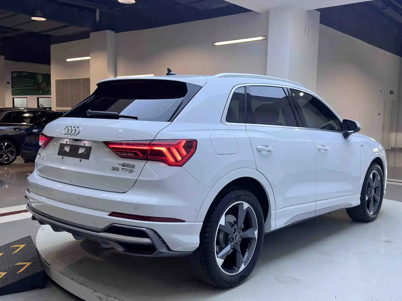 Audi Q3 2022 35 TFSI Fashion Dynamic фото 6
